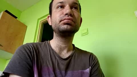 Snapshot of sparei7 chatting on April 7, 8:37 am Snaiky online show from April 7, 8:37 am