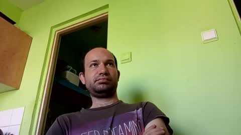 Snapshot of sparei7 chatting on April 8, 10:04 am Snaiky online show from April 8, 10:04 am