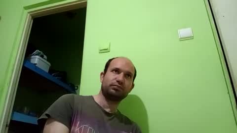 Snapshot of sparei7 chatting on April 8, 10:21 pm Snaiky online show from April 8, 10:21 pm