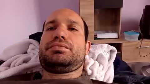 Snapshot of sparei7 chatting on April 9, 11:37 am Snaiky online show from April 9, 11:37 am
