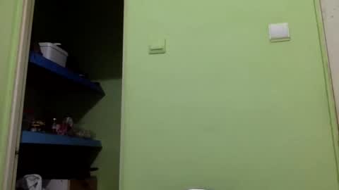 Snapshot of sparei7 chatting on May 6, 9:42 pm Snaiky online show from May 6, 9:42 pm