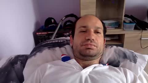 Snapshot of sparei7 chatting on May 12, 8:55 am Snaiky online show from May 12, 8:55 am