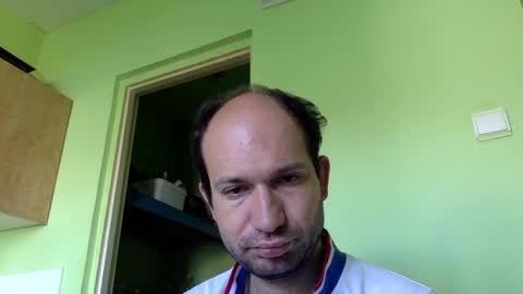 Snapshot of sparei7 chatting on May 14, 9:27 am Snaiky online show from May 14, 9:27 am