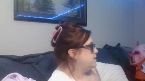 Snapshot of sparklelove69 chatting on April 13, 12:27 am Scottietee online show from April 13, 12:27 am