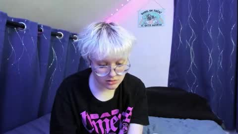 Snapshot of sparkling_water_hate_club chatting on November 17, 7:47 am Atticus Pendragon online show from November 17, 7:47 am