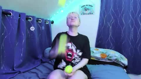 Snapshot of sparkling_water_hate_club chatting on November 18, 6:12 pm Atticus Pendragon online show from November 18, 6:12 pm