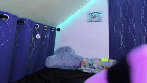 Snapshot of sparkling_water_hate_club chatting on November 26, 11:06 pm Atticus Pendragon online show from November 26, 11:06 pm