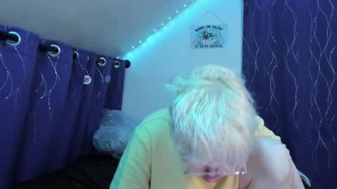 Snapshot of sparkling_water_hate_club chatting on November 29, 5:21 am Atticus Pendragon online show from November 29, 5:21 am