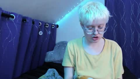 Snapshot of sparkling_water_hate_club chatting on November 30, 8:07 am Atticus Pendragon online show from November 30, 8:07 am