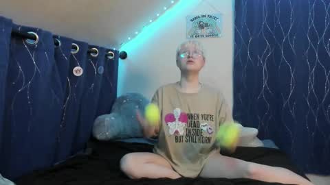 Snapshot of sparkling_water_hate_club chatting on December 3, 12:29 am Atticus Pendragon online show from December 3, 12:29 am