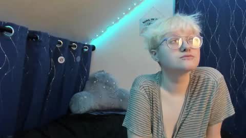 Snapshot of sparkling_water_hate_club chatting on December 4, 1:15 am Atticus Pendragon online show from December 4, 1:15 am