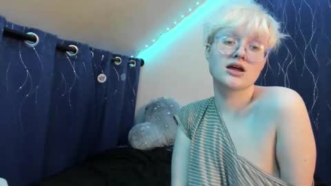 Snapshot of sparkling_water_hate_club chatting on December 5, 1:58 am Atticus Pendragon online show from December 5, 1:58 am