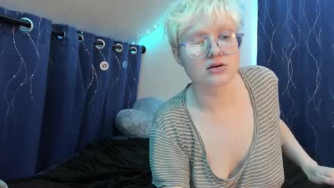 Snapshot of sparkling_water_hate_club chatting on December 5, 5:53 pm Atticus Pendragon online show from December 5, 5:53 pm