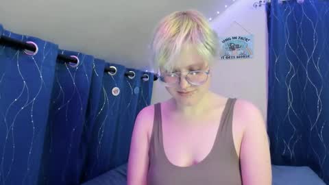 Snapshot of sparkling_water_hate_club chatting on February 11, 3:33 am Atticus Pendragon online show from February 11, 3:33 am