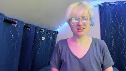 Snapshot of sparkling_water_hate_club chatting on February 13, 9:16 am Atticus Pendragon online show from February 13, 9:16 am