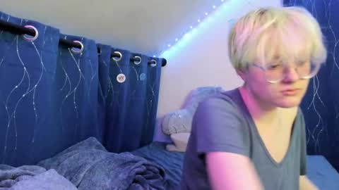 Snapshot of sparkling_water_hate_club chatting on February 15, 4:20 am Atticus Pendragon online show from February 15, 4:20 am