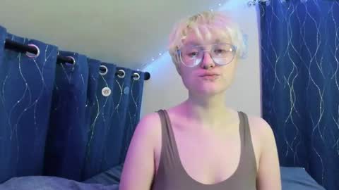 Snapshot of sparkling_water_hate_club chatting on February 22, 4:13 am Atticus Pendragon online show from February 22, 4:13 am