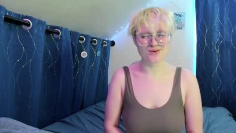 Snapshot of sparkling_water_hate_club chatting on February 22, 5:22 pm Atticus Pendragon online show from February 22, 5:22 pm