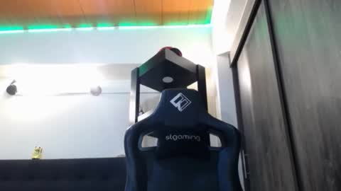 Snapshot of spartacus_cam chatting on February 21, 5:19 am online show from February 21, 5:19 am