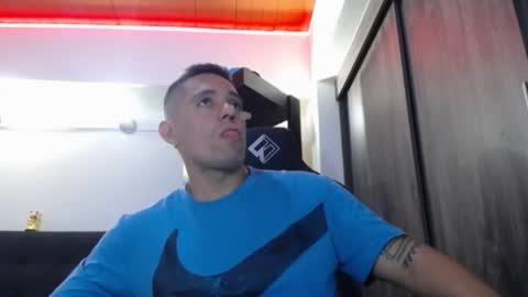 Snapshot of spartacus_cam chatting on March 1, 5:20 am online show from March 1, 5:20 am