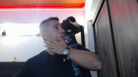 Snapshot of spartacus_cam chatting on March 3, 5:02 am online show from March 3, 5:02 am