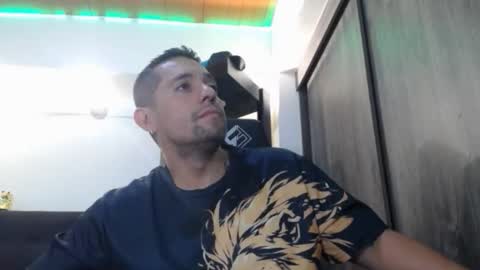 Snapshot of spartacus_cam chatting on March 12, 5:24 am online show from March 12, 5:24 am