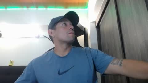 Snapshot of spartacus_cam chatting on March 31, 5:30 am online show from March 31, 5:30 am