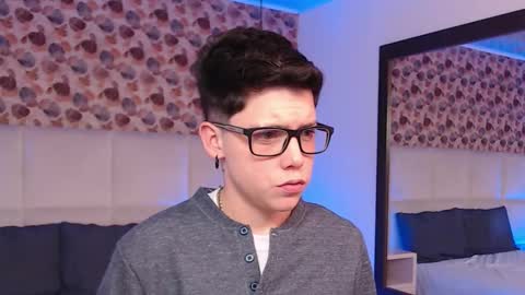 Snapshot of spencerm_ chatting on October 17, 8:11 pm spencerm_ online show from October 17, 8:11 pm