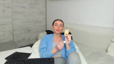Carla online show from December 7, 4:14 pm