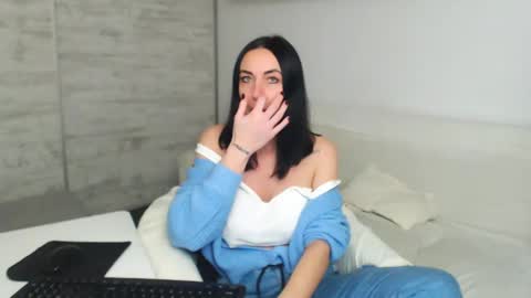 Carla online show from December 8, 3:35 pm
