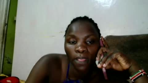 Snapshot of spicy_bella69 chatting on June 17, 5:43 am spicy_bella69 online show from June 17, 5:43 am