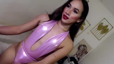 Alora online show from January 14, 4:40 pm