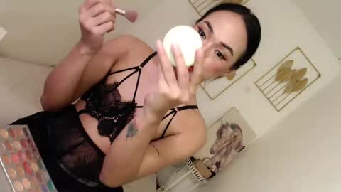 Alora online show from January 19, 11:45 am