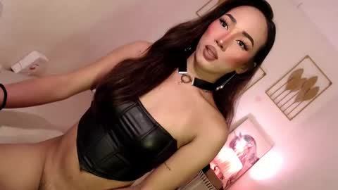 Alora online show from January 28, 7:00 pm
