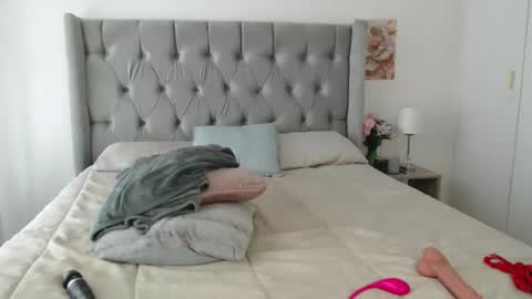 Snapshot of spicyangie chatting on January 14, 9:35 am Im Angela online show from January 14, 9:35 am