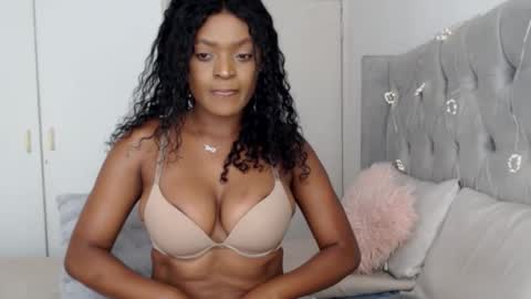 Snapshot of spicyangie chatting on October 23, 4:45 am Im Angela online show from October 23, 4:45 am