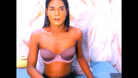 Snapshot of spicybarbie4u chatting on April 2, 5:43 pm spicybarbie4u online show from April 2, 5:43 pm