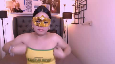 spicyhotchicks online show from January 10, 12:01 am