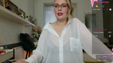 Snapshot of spicyhotmilf chatting on November 26, 7:20 am Lexsy online show from November 26, 7:20 am