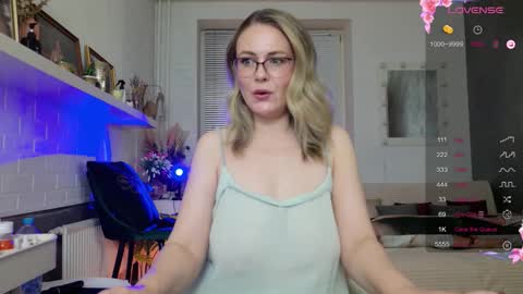 Snapshot of spicyhotmilf chatting on November 27, 1:57 pm Lexsy online show from November 27, 1:57 pm