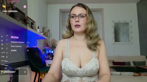 Snapshot of spicyhotmilf chatting on February 19, 1:01 am Lexsy online show from February 19, 1:01 am