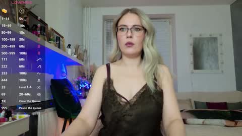 Snapshot of spicyhotmilf chatting on March 10, 11:43 pm Lexsy online show from March 10, 11:43 pm