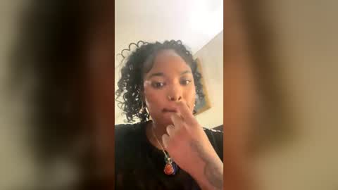 Royalty online show from August 3, 1:15 am