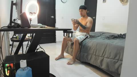 Snapshot of spider_master77 chatting on June 1, 1:40 am spider master online show from June 1, 1:40 am