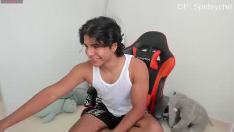 Snapshot of spideychill chatting on June 13, 9:13 pm spideychill online show from June 13, 9:13 pm