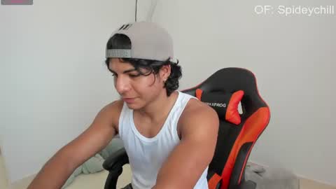 Snapshot of spideychill chatting on June 14, 5:26 pm spideychill online show from June 14, 5:26 pm