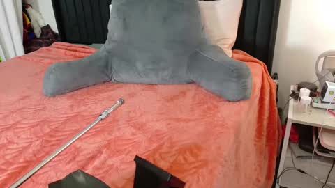 Snapshot of spikedbella chatting on November 6, 10:54 pm SpikedBella Same on all socials and OF online show from November 6, 10:54 pm