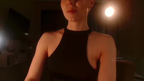 Elizabeth online show from March 13, 6:47 pm