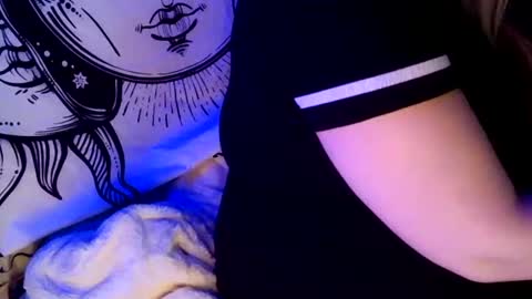 Vanessa Spade online show from November 16, 1:28 pm