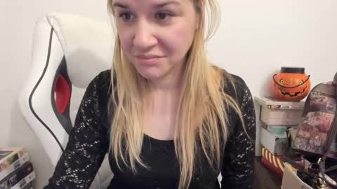 FREE ONLY FANSy online show from February 10, 9:15 pm